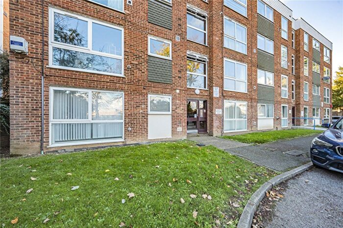 2 Bedroom Flat For Sale In Deborah Close, Isleworth, TW7
