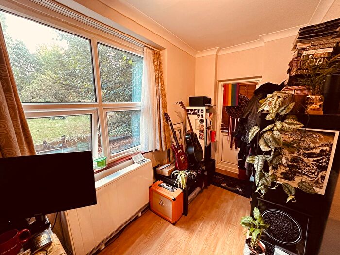 1 Bedroom Flat To Rent In Queens Avenue, London, N10