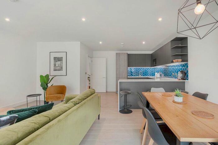 3 Bedroom Flat To Rent In Gorsuch Place, London, E2