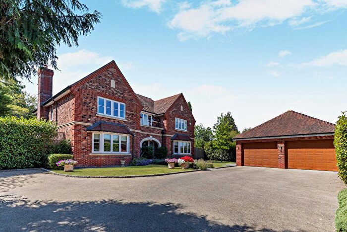 5 Bedroom Detached House For Sale In Bagshot Road, West End, Surrey, GU24