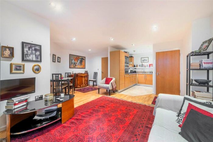 1 Bedroom Flat To Rent In City Tower, Limeharbour, E14