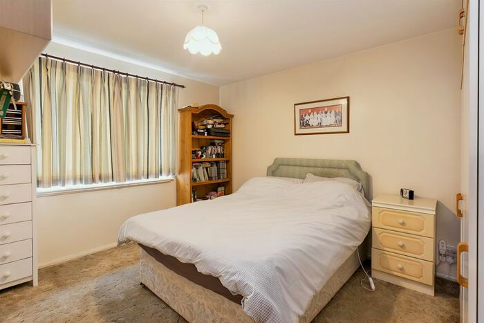 2 Bedroom Flat For Sale In Pembroke Way, Birmingham, B28