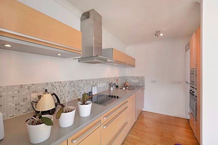 2 Bedroom Flat To Rent In Abbey Road, Barking, IG11