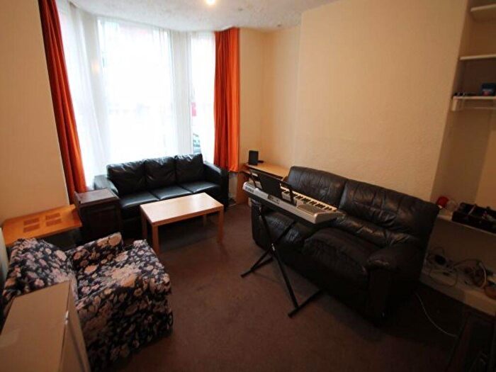 4 Bedroom House To Rent In Norwood Road, Leeds, LS6