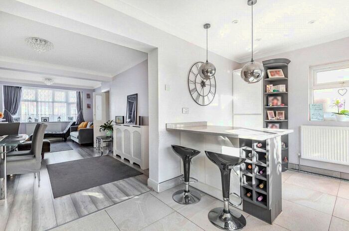 4 Bedroom Semi-Detached House To Rent In Jevington Way, Lee, Lewisham, London, SE12