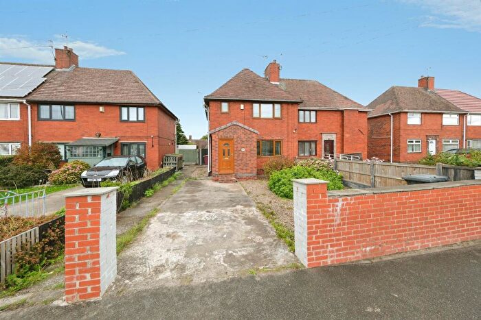 3 Bedroom Semi-Detached House For Sale In Chesterfield Road, Holmewood, Chesterfield, S42