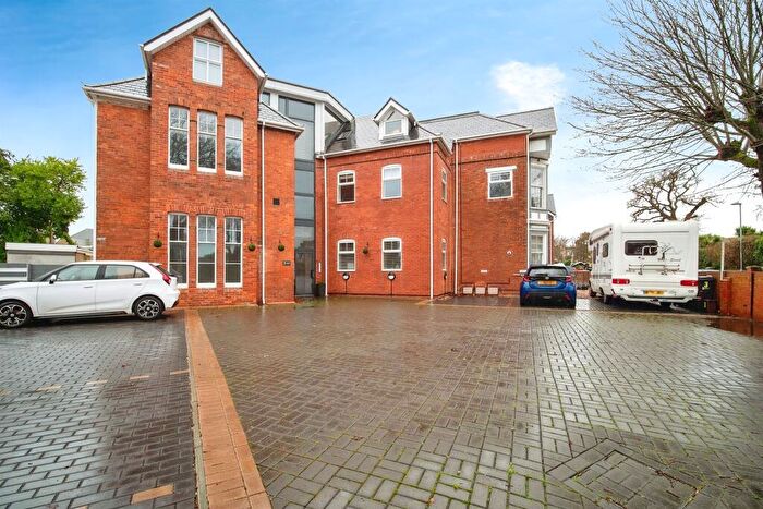 3 Bedroom Flat For Sale In Connaught Road, Weymouth, DT4