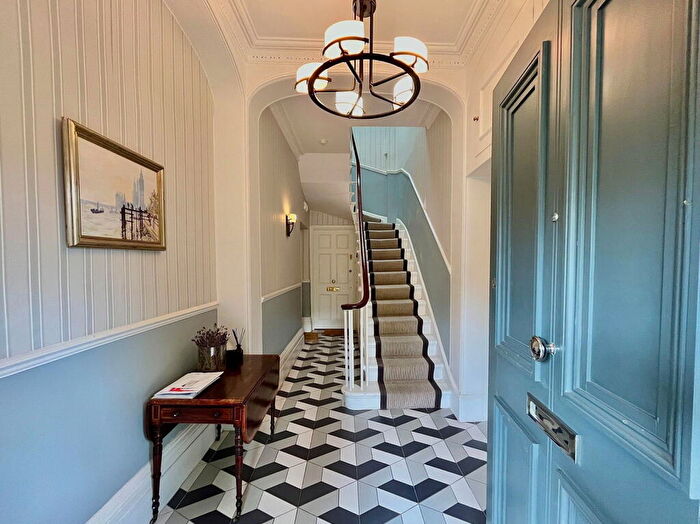 2 Bedroom Apartment To Rent In Hamilton Terrace, London, NW8