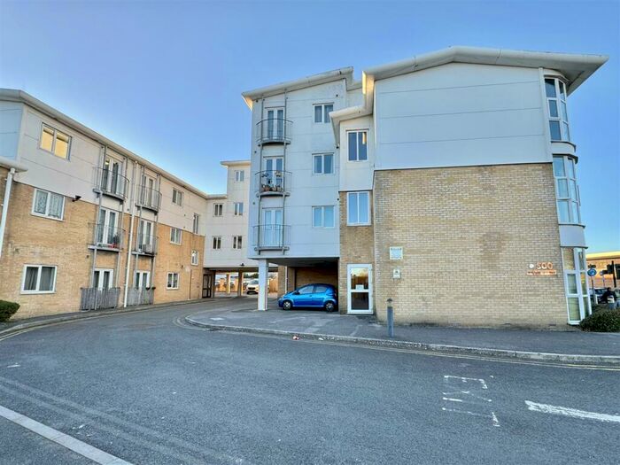 Apartment To Rent In Point, Castle Point, Bournemouth, BH8