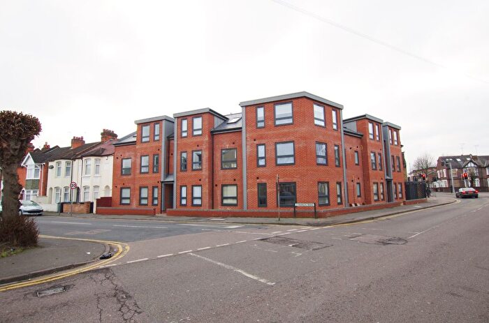 1 Bedroom Flat To Rent In Forester House, - Marlborough Road, Watford, Hertfordshire, WD18