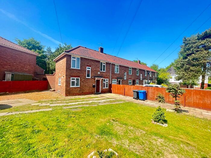 4 Bedroom Semi-Detached House To Rent In Beecheno Road, Norwich, NR5