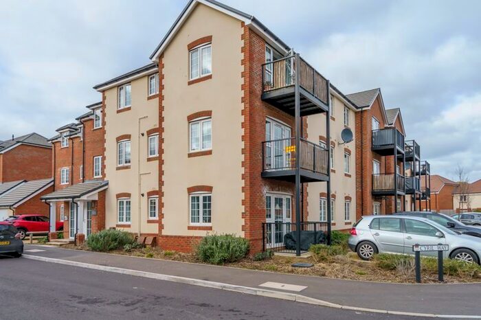 2 Bedroom Flat To Rent In Richard Road, Chichester, PO19