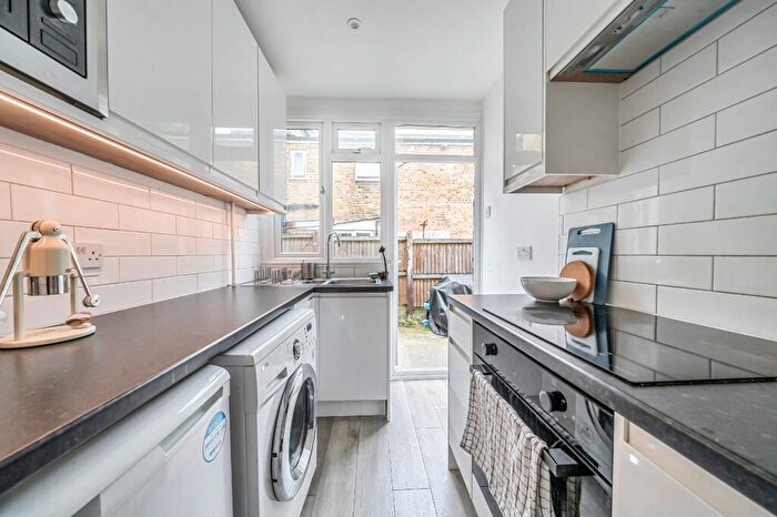 2 Bedroom Apartment To Rent In Elsinore Road, London, SE23