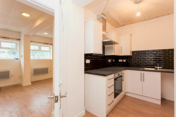 Apartment To Rent In Cambridge Road, Kingston Upon Thames, KT1