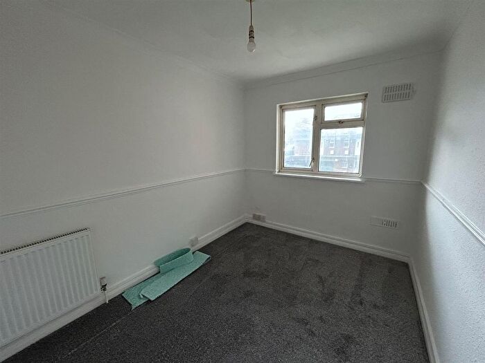 1 Bedroom Flat To Rent In Vicarage Lane, Gravesend, DA12
