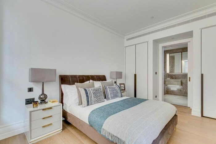 1 Bedroom Flat To Rent In Portland Place, London, W1B