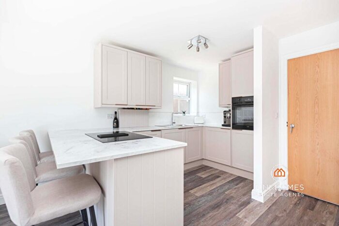 2 Bedroom Apartment For Sale In Talbot Road, Bournemouth, BH9
