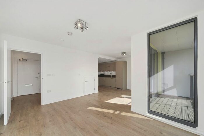 2 Bedroom Flat To Rent In Rotherhithe New Road, London, SE16