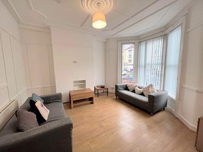 5 Bedroom Terraced House To Rent In Blantyre Road, Liverpool - Available / Academic Year, L15