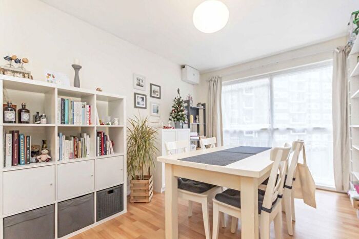 2 Bedroom Flat To Rent In Albert Drive, Southfields, SW19