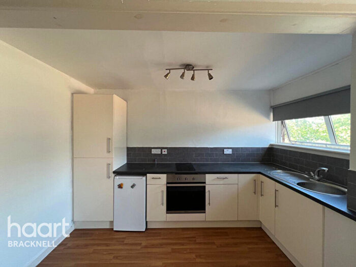 Studio To Rent In Great Hollands Square, Bracknell, RG12