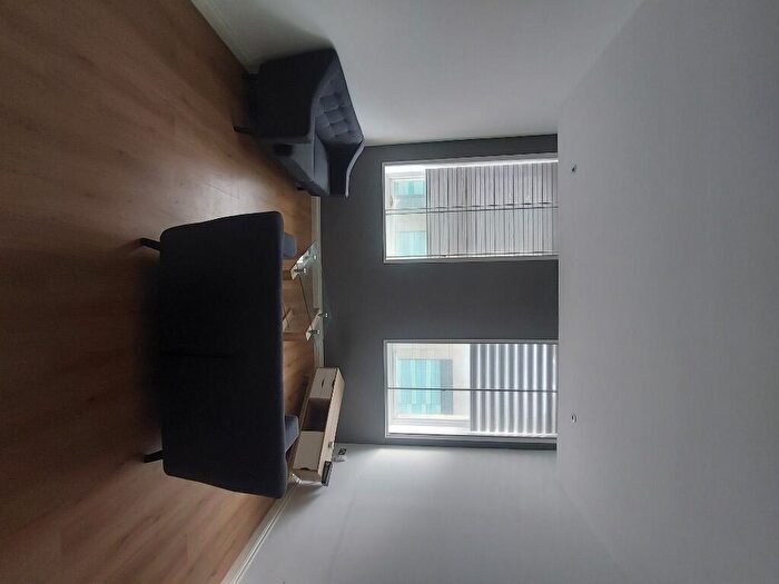 1 Bedroom Apartment To Rent In Well Street, Bradford, West Yorkshire, BD1
