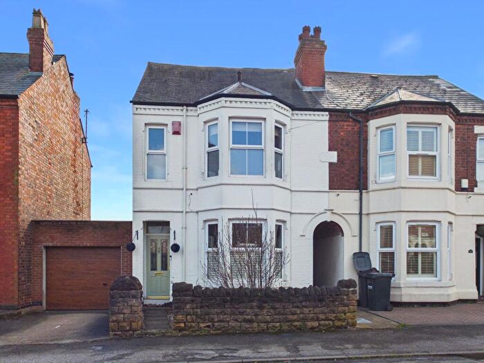 4 Bedroom Semi Detached House For Sale In Forester Road, Nottingham, NG3