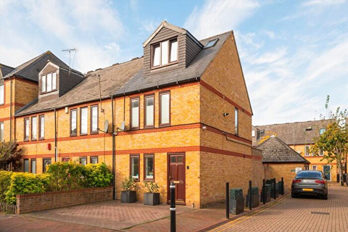 3 Bedroom End Of Terrace House For Sale In Codling Close, Wapping, E1W