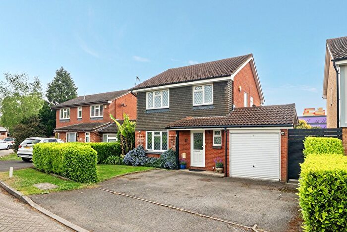 4 Bedroom Detached House For Sale In Jersey Close, Chertsey, KT16