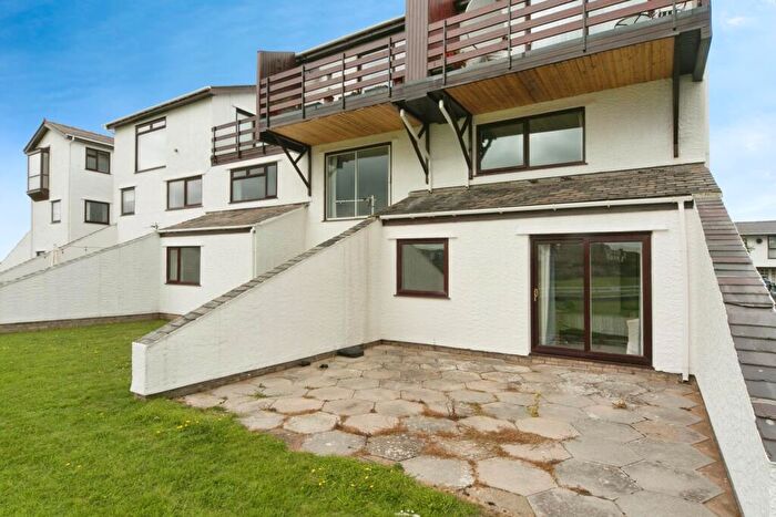 2 Bedroom Flat For Sale In Deganwy Beach, Deganwy, Conwy, LL31