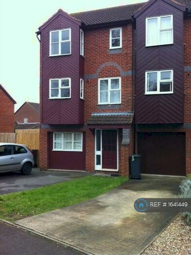 4 Bedroom Terraced House To Rent In Howard Walk, Warwick, CV34