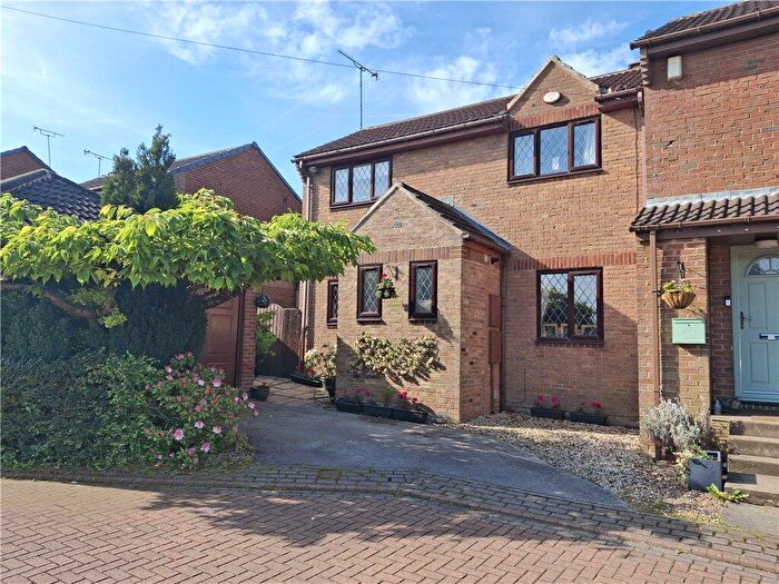 3 Bedroom Semi Detached House For Sale In Topcliffe Grove, Morley, Leeds, West Yorkshire, LS27