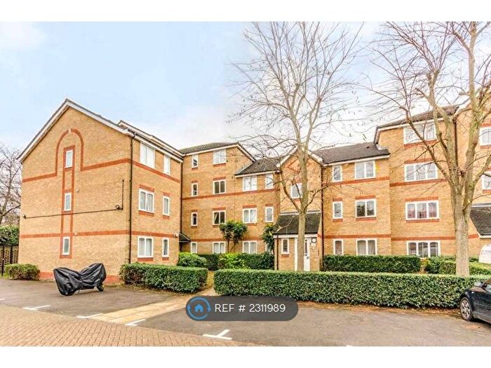 2 Bedroom Flat To Rent In Telegraph Place, London, E14
