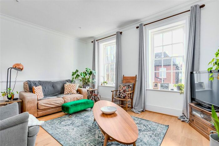 2 Bedroom Flat To Rent In Fauconberg Road, Chiswick, W4