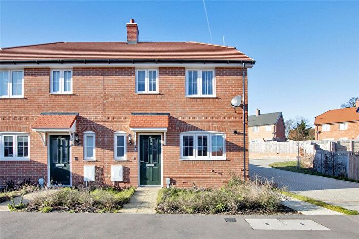 3 Bedroom Semi-Detached House For Sale In Cornfield Drive, Gravesend, DA11