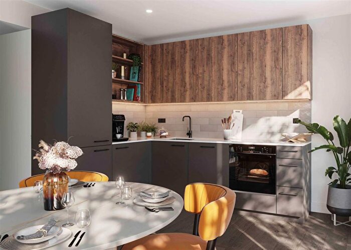 2 Bedroom Flat For Sale In Glasswater Locks, Belmont Row, Birmingham, B4