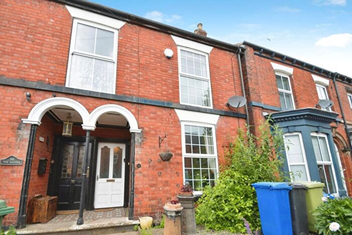 3 Bedroom Semi-Detached House For Sale In Cobden Road, Chesterfield, Derbyshire, S40
