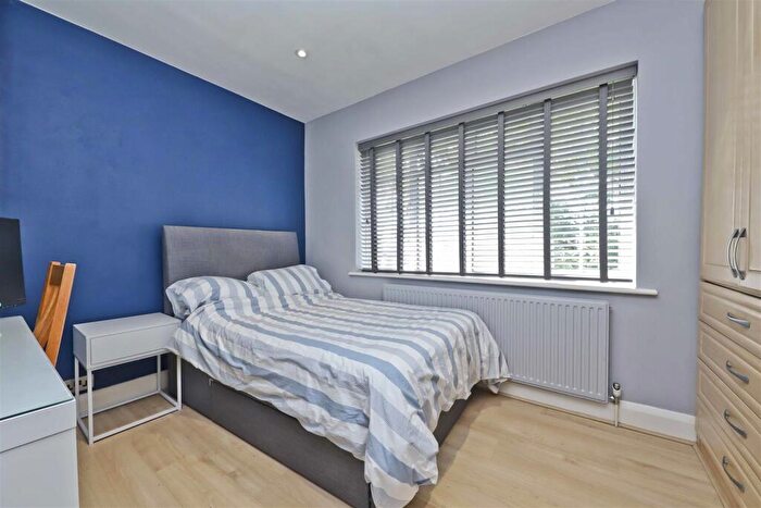 4 Bedroom Detached House For Sale In Broadwood Avenue, Ruislip, HA4