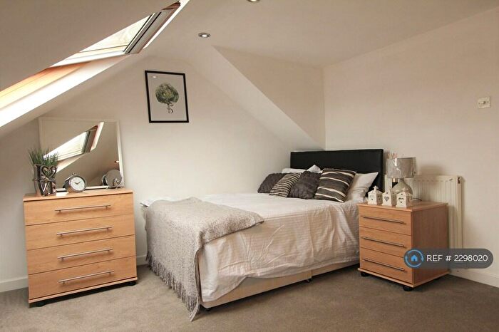 6 Bedroom Terraced House To Rent In Grange Avenue, Reading, RG6