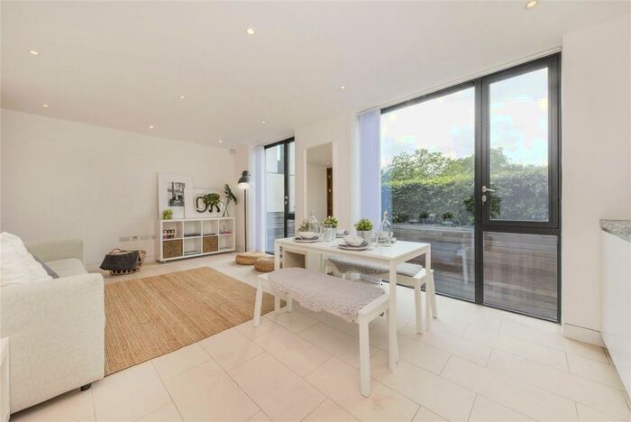 2 Bedroom Flat To Rent In Oval Road, Primrose Hill, London, NW1