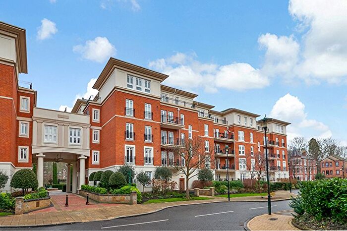 2 Bedroom Flat For Sale In Clevedon Road, Twickenham, TW1