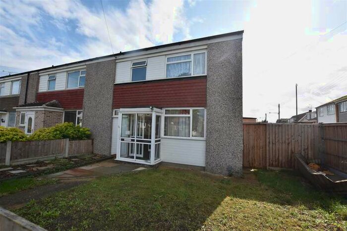 3 Bedroom End Of Terrace House To Rent In First Avenue, Canvey Island, SS8