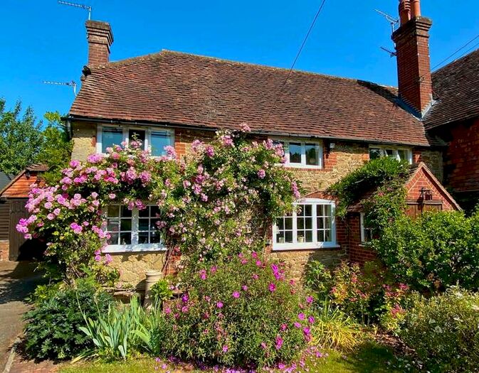Houses for sale & to rent in GU8 4NA, The Green, Chiddingfold And