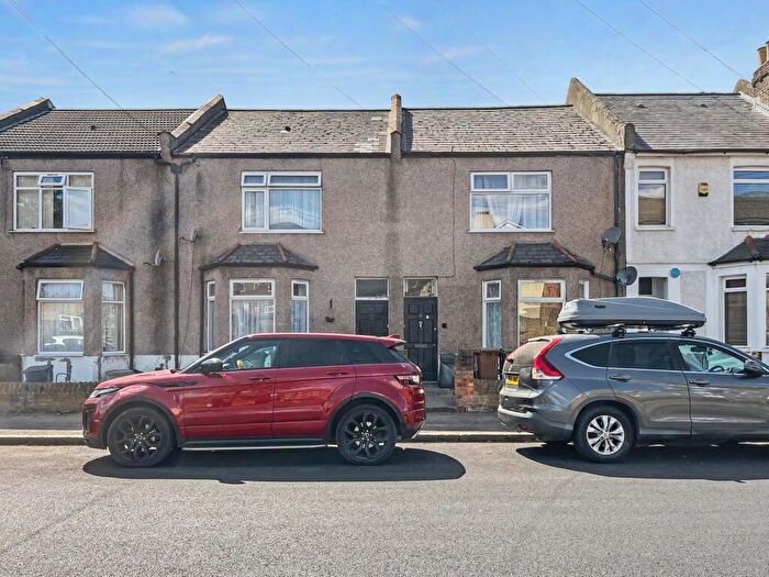 1 Bedroom Flat For Sale In Wolseley Road, Mitcham, CR4