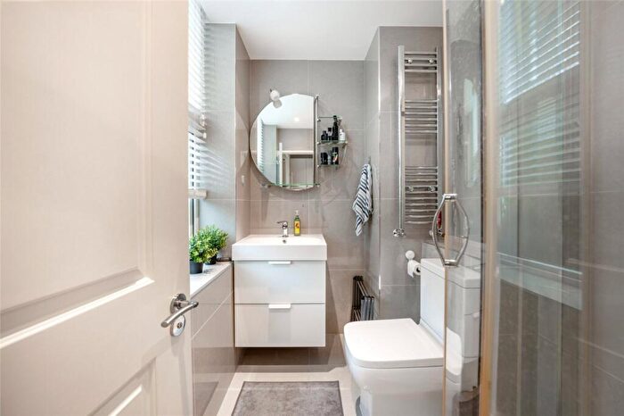 Apartment To Rent In Denning Road, London, NW3