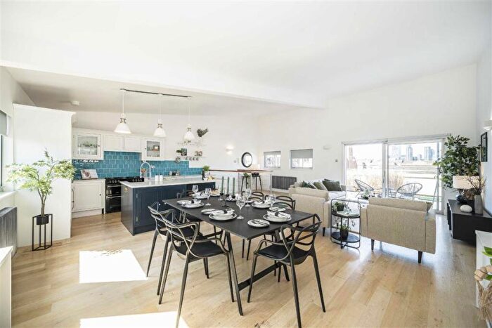2 Bedroom Flat For Sale In Sunlight Square, Bethnal Green, E2