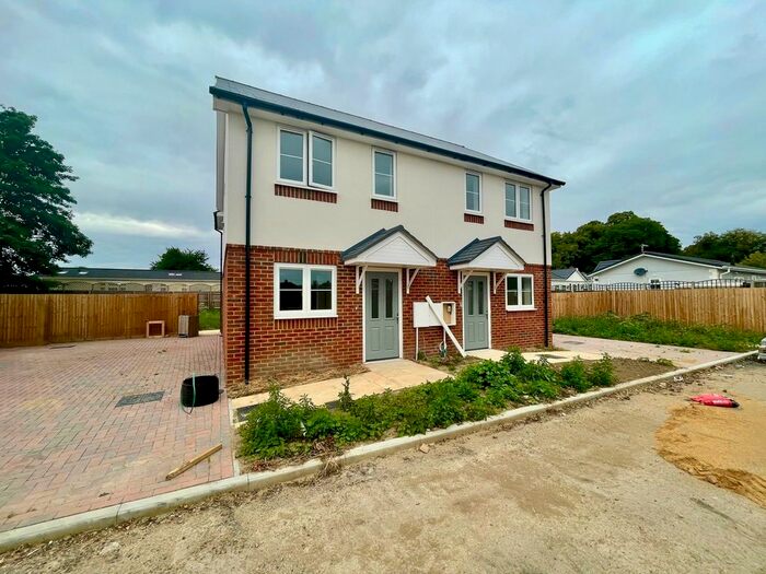 2 Bedroom Semi-Detached House To Rent In Shaw Close, Fowlmere, SG8