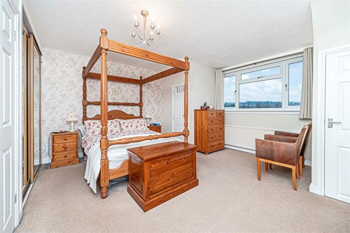 2 Bedroom Semi-Detached House For Sale In Thimblehall Drive, Dunfermline, KY12