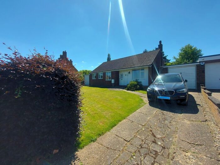 3 Bedroom Detached Bungalow To Rent In Park Road, Toddington, Dunstable, LU5