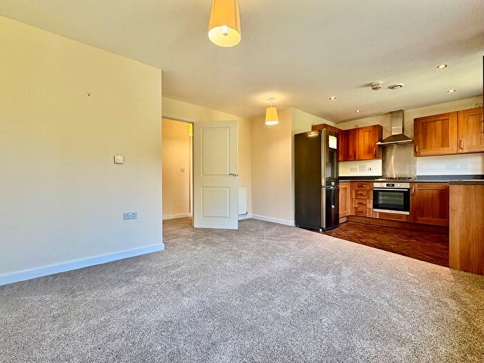 2 Bedroom Flat To Rent In Woollens Grove, Hoddesdon, EN11